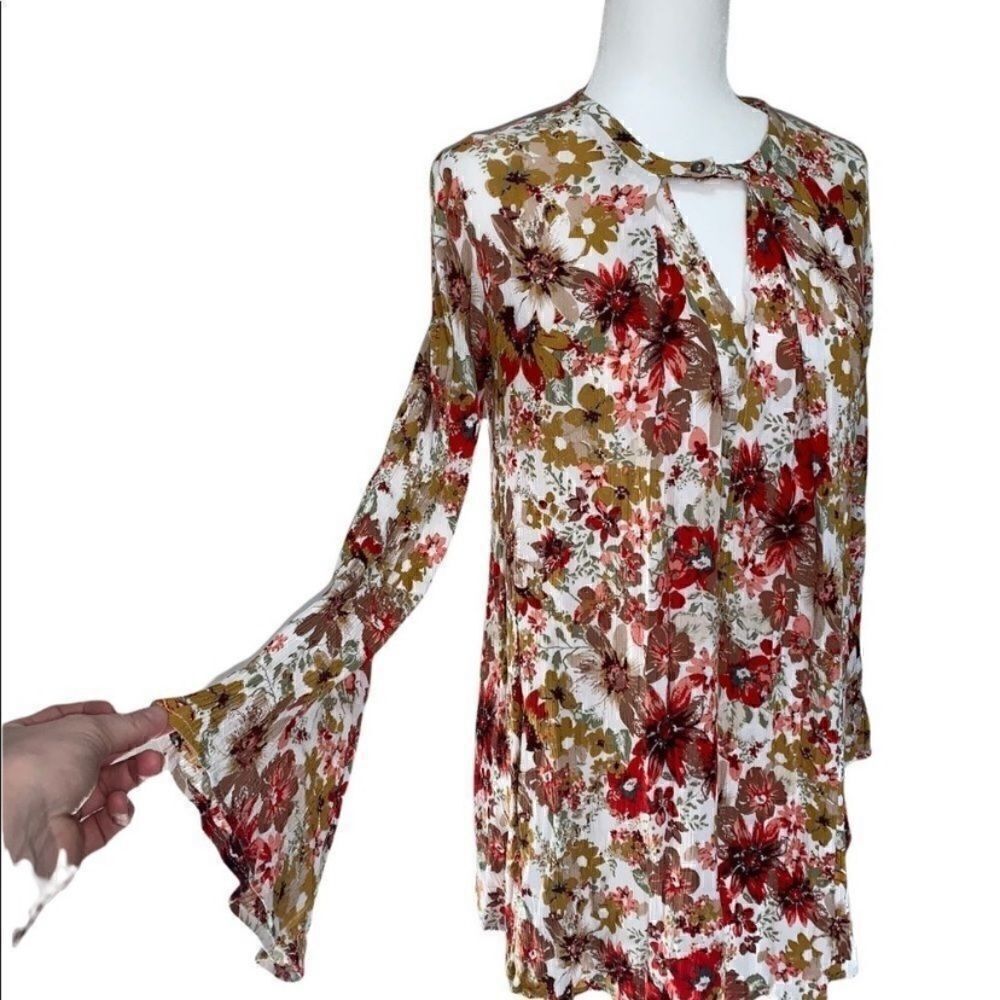 UMGEE floral keyhole neck tunic Size Small